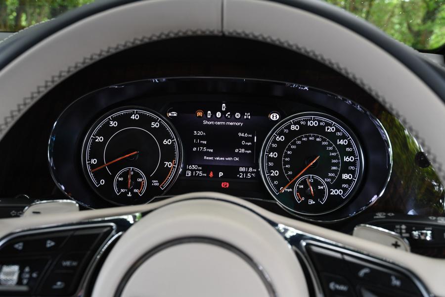 Панель приборов Bentley Bentayga V8 2018 года  (UK) (фото 15 из 28)